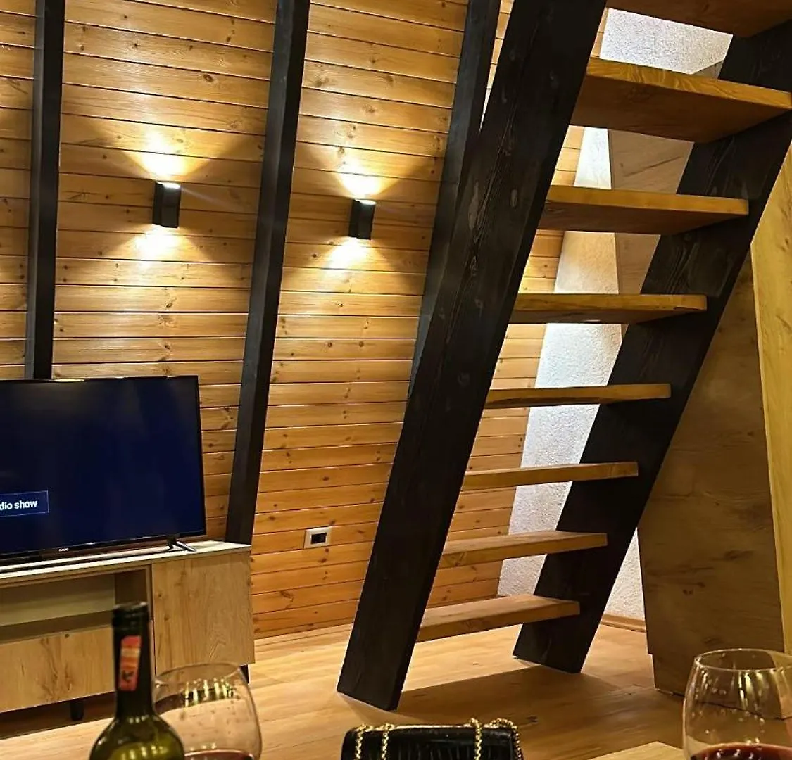 Vila Alpine Arlon Gjinar Albánie